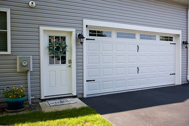 24/7 Emergency Garage Door Panel Replacement experts in Vienna, VA